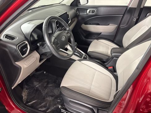 Used 2025 Hyundai Venue SEL FWD image 25