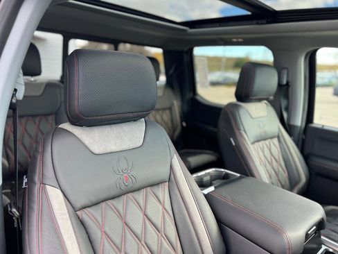 New 2026 Ford F250 Lariat w/ Black Appearance Package image 30