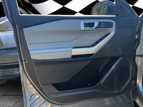 Used 2022 Ford Explorer XLT w/ Equipment Group 202A image 18