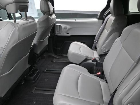 Used 2025 Toyota Sienna XLE w/ XLE Plus Package AWD/4WD image 30
