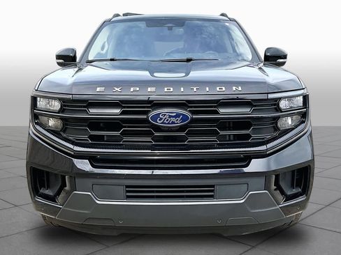 Used 2025 Ford Expedition Active RWD image 4