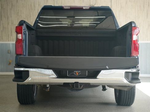 Used 2022 Chevrolet Silverado 1500 LT AWD/4WD image 38