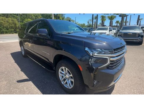 Used 2023 Chevrolet Suburban LT image 2