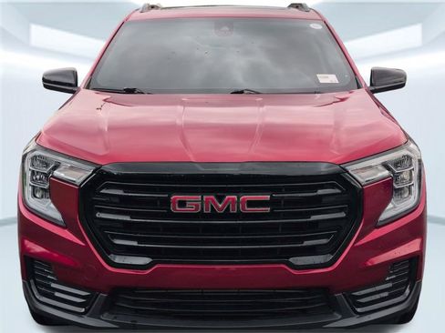 Used 2023 GMC Terrain SLE w/ Driver Convenience Package image 18