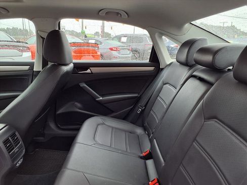 Used 2021 Volkswagen Passat 2.0T SE image 10