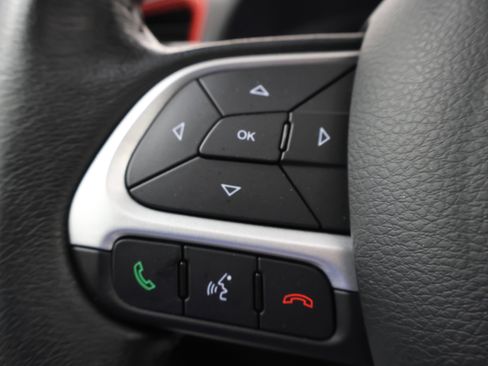 Used 2018 Jeep Renegade Trailhawk AWD/4WD image 15