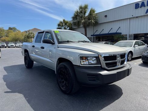 Used 2008 Dodge Dakota SXT image 2