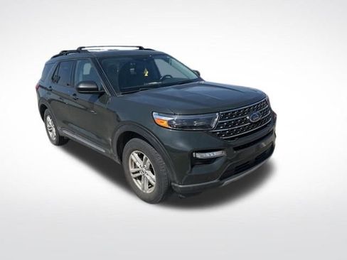 Used 2022 Ford Explorer XLT w/ Equipment Group 202A image 7