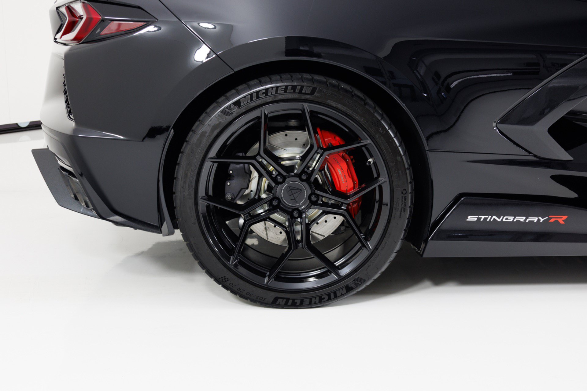 Used 2024 Chevrolet Corvette Stingray Premium Cpe w/ Z51 Performance Package RWD image 14