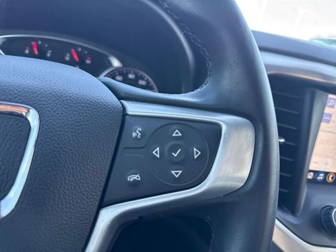 Used 2023 GMC Acadia SLT image 28
