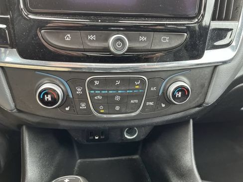 Used 2018 Chevrolet Traverse LT w/ LPO, Floor Liner Package AWD/4WD image 18