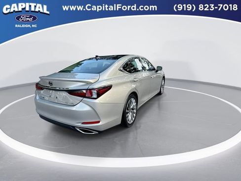 Used 2022 Lexus ES 350 Ultra Luxury w/ Accessory Package 2 FWD image 8