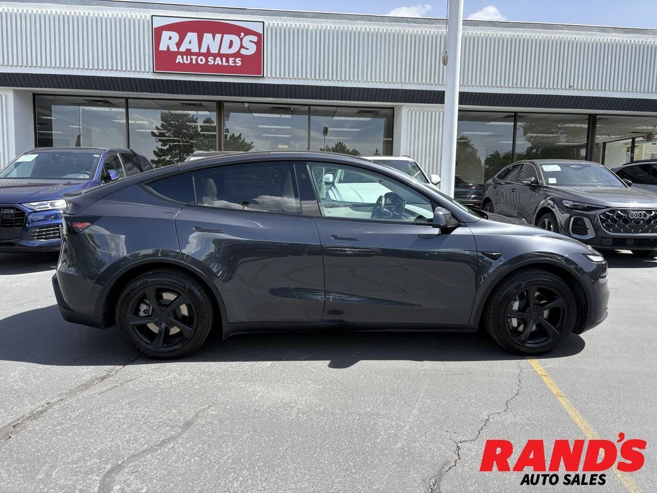 Used 2026 Tesla Model Y Long Range RWD image 1