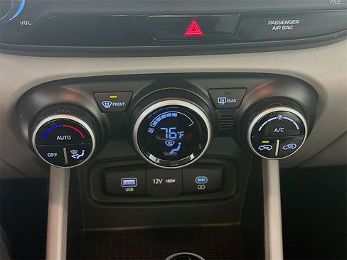 Used 2024 Hyundai Venue SEL image 18