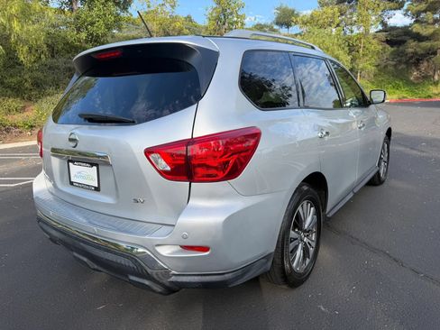 Used 2018 Nissan Pathfinder SV w/ SV All Weather Package FWD image 5