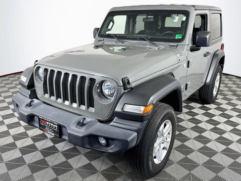 Used 2019 Jeep Wrangler Sport AWD/4WD image 3