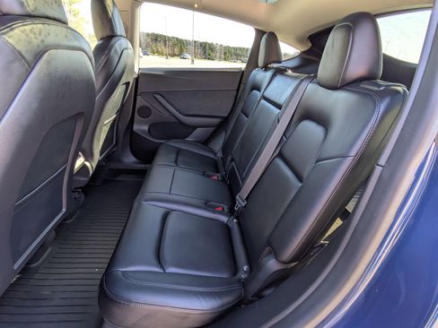 Used 2022 Tesla Model Y Long Range image 21