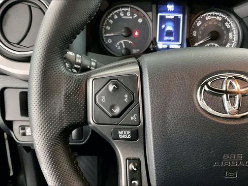 Used 2016 Toyota Tacoma TRD Off-Road w/ Premium & Technology Package image 11