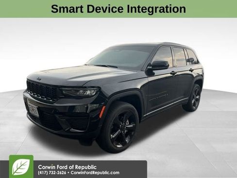 Used 2025 Jeep Grand Cherokee Altitude AWD/4WD image 3