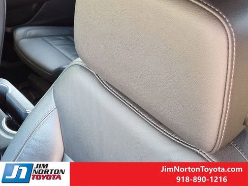 Used 2021 Chevrolet Suburban Z71 image 16