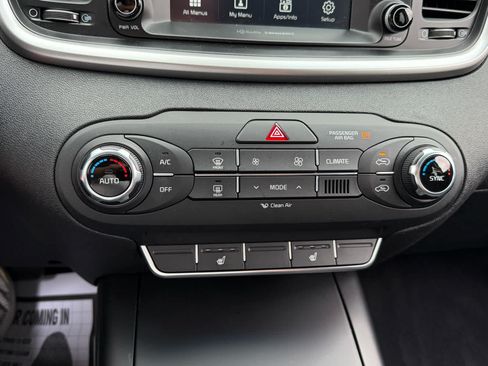 Used 2018 Kia Sorento FWD image 17