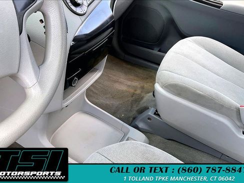 Used 2013 Toyota Sienna L FWD image 14