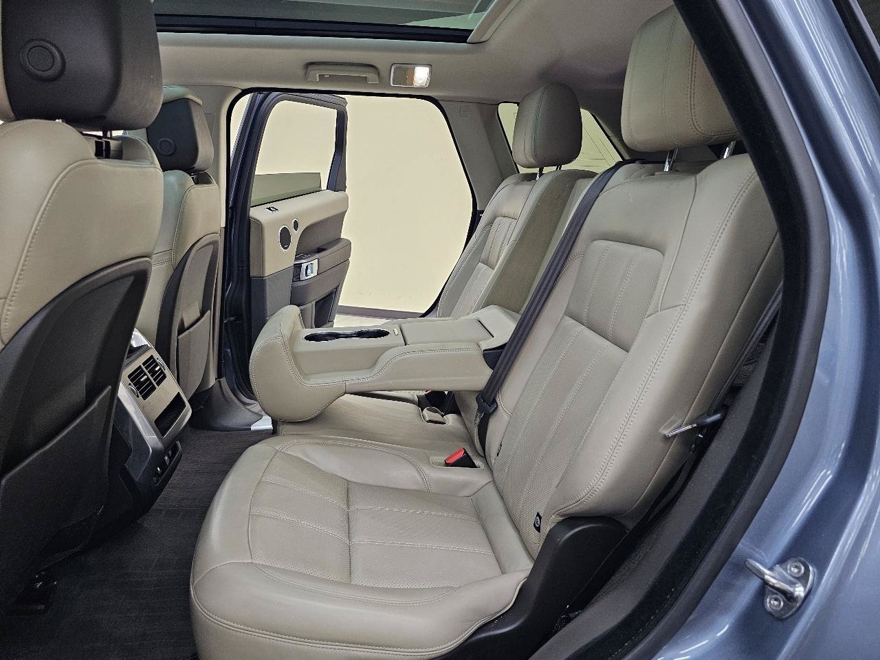 Used 2018 Land Rover Range Rover Sport HSE AWD/4WD image 26