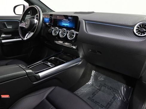 Used 2025 Mercedes-Benz GLA 250 4MATIC image 16