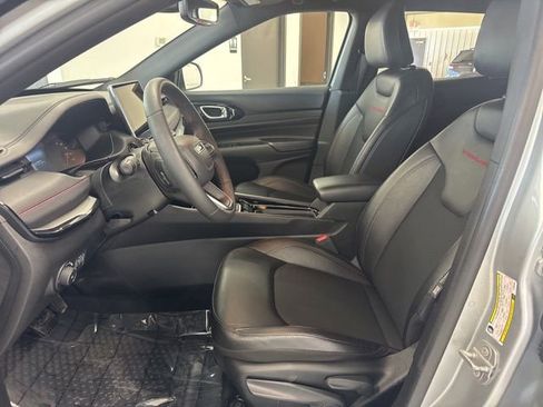 Used 2025 Jeep Compass Trailhawk image 15