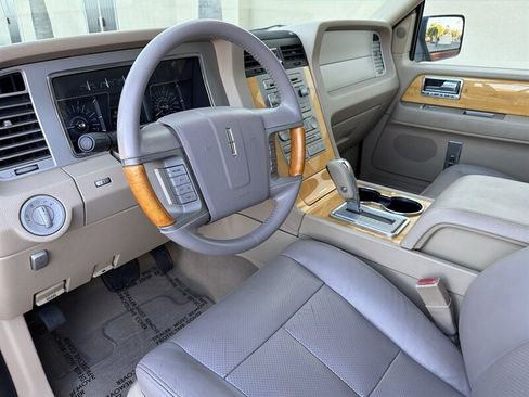 Used 2008 Lincoln Navigator 2WD image 12