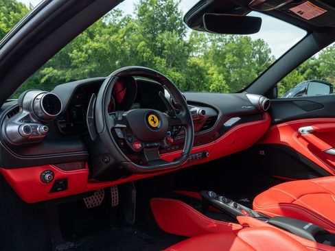 Used 2022 Ferrari F8 Tributo RWD image 26