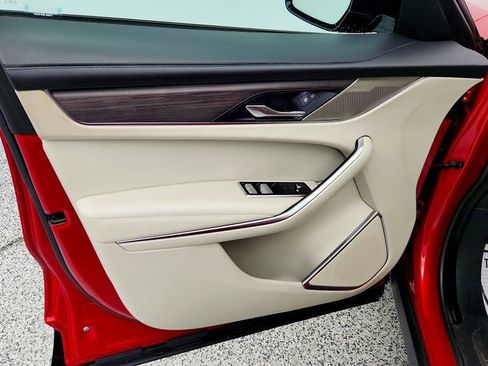 Used 2022 Jaguar F-PACE image 11