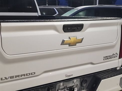 Used 2022 Chevrolet Silverado 2500 High Country AWD/4WD image 3