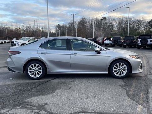 Used 2022 Toyota Camry LE image 6