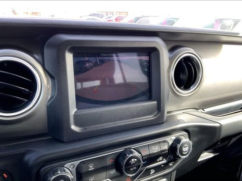 Used 2020 Jeep Wrangler Unlimited Sahara AWD/4WD image 19