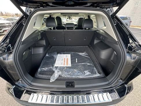 New 2026 Volkswagen Tiguan SE image 17