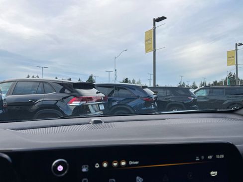 Used 2025 Chevrolet Equinox LT image 18