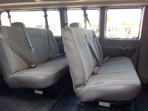 Used 2017 Chevrolet Express 3500 LT w/ LT Preferred Equipment Group RWD image 24