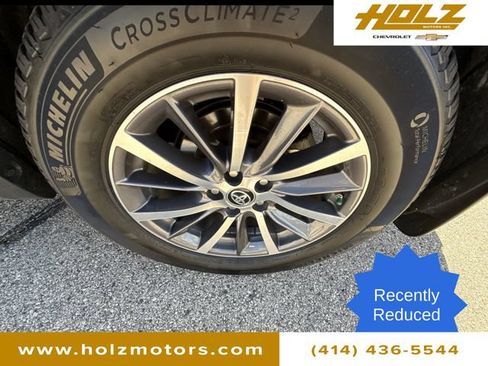 Used 2017 Toyota Highlander XLE AWD/4WD image 32