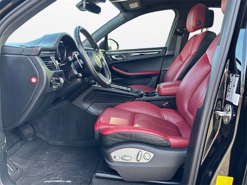 Used 2022 Porsche Macan image 9