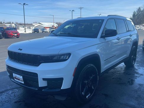 Used 2023 Jeep Grand Cherokee L Altitude image 21