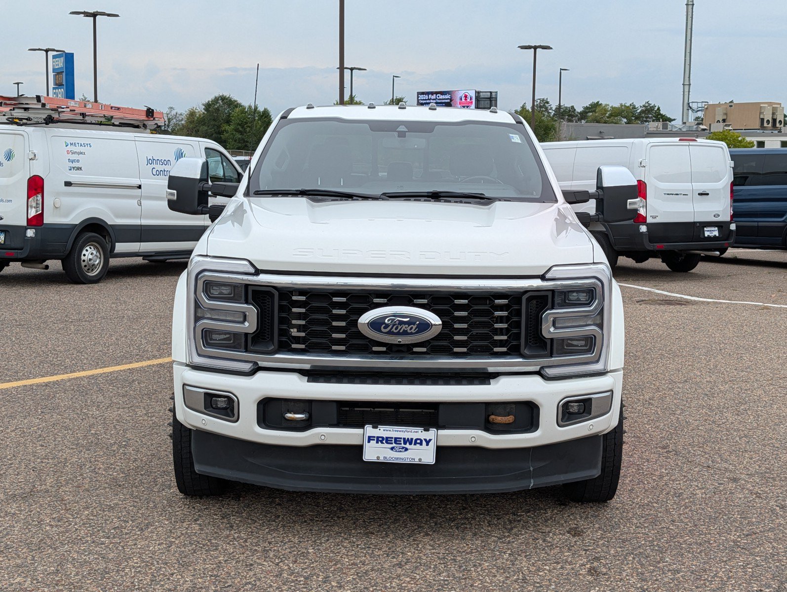 Used 2023 Ford F450 Platinum w/ FX4 Off-Road Package AWD/4WD image 8