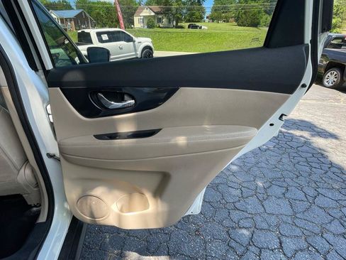 Used 2018 Nissan Rogue SV w/ Sun & Sound Touring Package AWD/4WD image 23