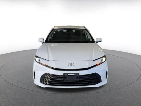 Used 2025 Toyota Camry LE image 5