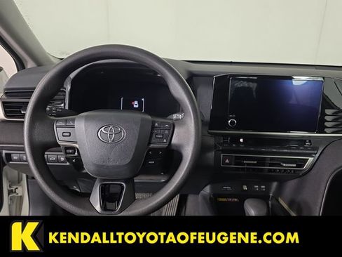 Used 2025 Toyota Camry LE image 9