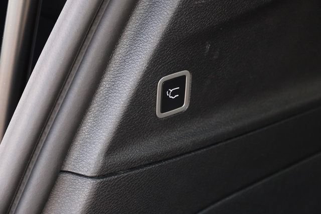 Used 2025 Chrysler Pacifica Limited FWD image 8