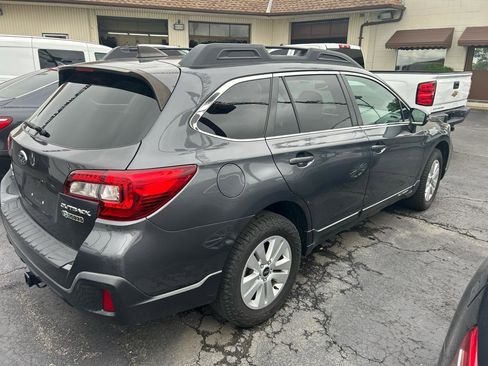 Used 2018 Subaru Outback 2.5i Premium AWD/4WD image 6