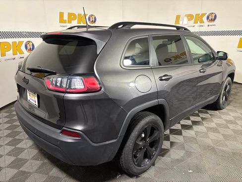 Used 2019 Jeep Cherokee Latitude Plus AWD/4WD image 3