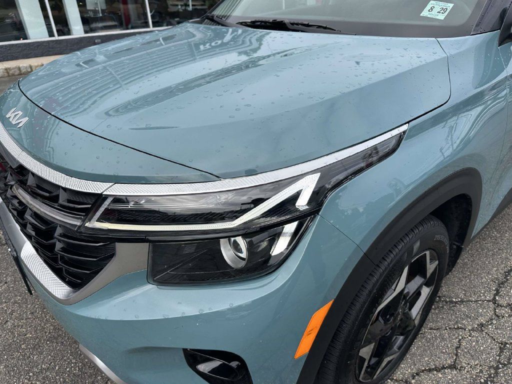 Used 2024 Kia Seltos EX AWD/4WD image 9