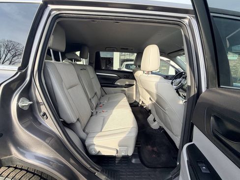 Used 2015 Toyota Highlander Plus AWD/4WD image 18